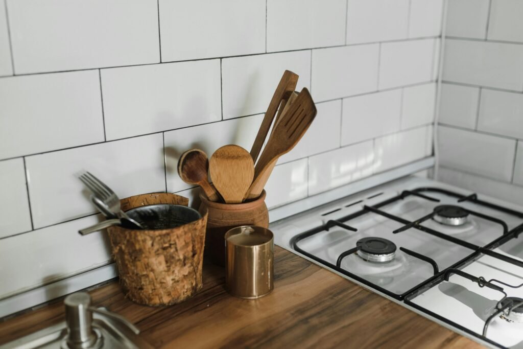 organize kitchen utensils